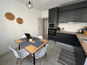 Modern City Center 2 Bedroom Apartment
