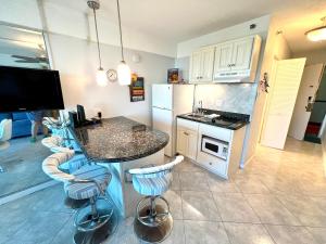 3rd Floor Balcony Beach View Studio Condo in the Beach Club - 3hvězdičkové hotely ve městě Daytona Beach