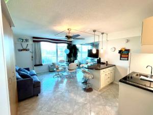 3rd Floor Balcony Beach View Studio Condo in the Beach Club