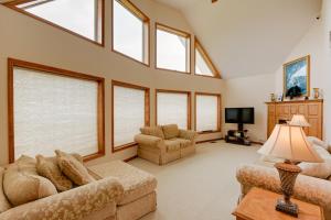 Gordonsville Retreat Deck with Spectacular Views!