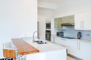 Sea La Vie Suites - By The Beach