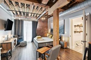 Studio with Pool Access 2 Mi to Downtown Nashville!