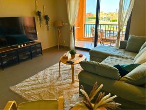 Boho Chic - Scenic Lagoon View at Tawila, Gouna