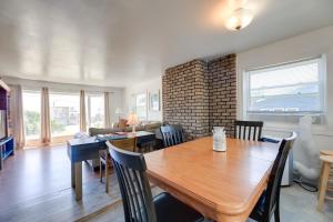 West of the Moon Ocean Apt with Beach Access!