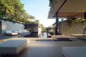 KUNUK- Walk to Hermosa beach