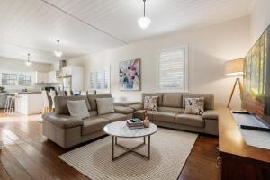 Sampson Cottage - Historic Charm