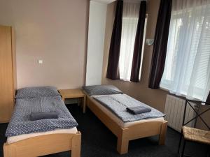 Economy Twin Room room in Almond