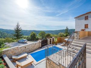 Holiday Home Pazin with Scenic Pool