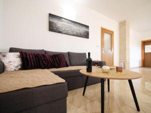 Holiday Home in Prkos with Private Pool