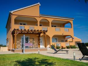 Holiday Home in Prkos with Private Pool