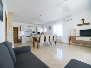 Holiday Home in Prkos with Private Pool