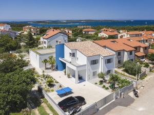 Villa in Stinjan with Pool and Sea View