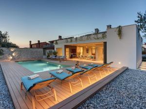 Villa in Stinjan with Pool and Sea View