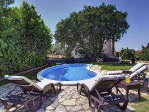 Holiday Home Medulin near Beach & Pool