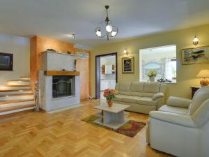 Holiday Home Medulin near Beach & Pool