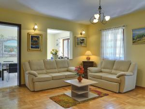 Holiday Home Medulin near Beach & Pool