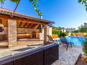 Holiday Home in Medulin near Sea & Pool