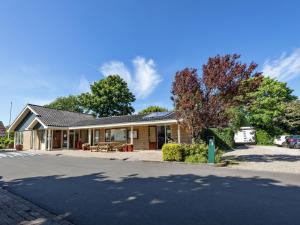 Bungalow with fireplace, in a holiday park