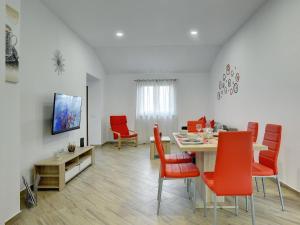 Holiday Home in Li njan near Beach & Pool