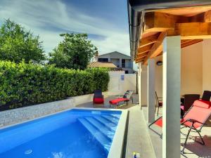 Holiday Home in Li njan near Beach & Pool