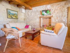 Roofed Villa in Istria with Private Pool 
