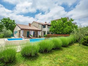 Villa in Medvidici with Pool near Porec Beach