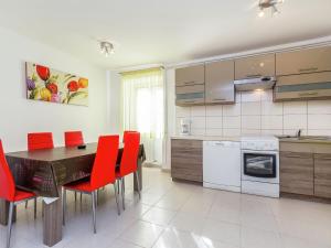 Apartment in Pomer near the Beach