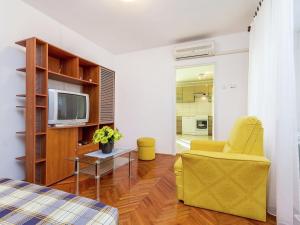 Apartment in Pomer near the Beach