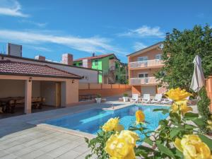 Modern Holiday Home in with Private Pool 