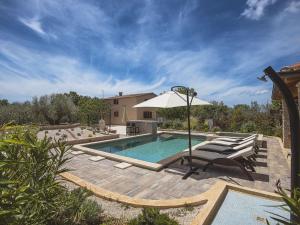 Holiday Home Medulin with Pool near Beach