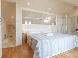 Villa in Podgora with Pool near Beach