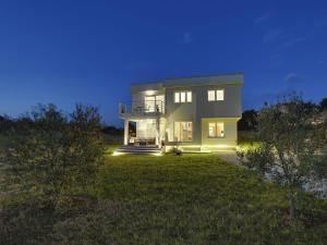 Comfortable house with large garden 