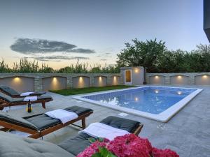 Villa in Valbandon with Private Pool