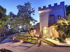 Magnificent Villa with High-End Kitchen & Pool 