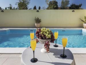 Villa in Marmajola with Private Pool