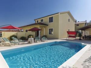 Villa in Marmajola with Private Pool