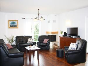 Villa with pool and covered terrace