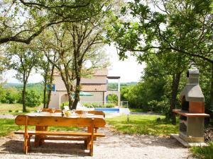 Villa with pool and covered terrace