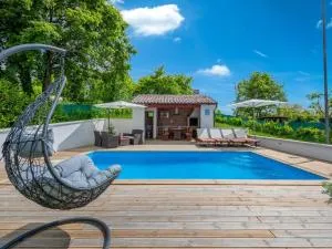 Modern Holiday Home with Pool in Pazin - Katun Gračanski