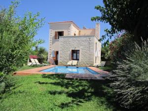 Villa in Prines with White Mountains View
