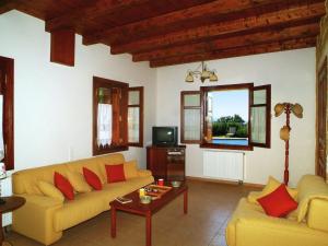 Villa in Prines with White Mountains View