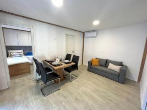 Mobile home in Drage with garden