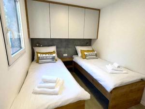 Mobile home in Drage with garden