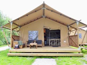 Cozy Coastal Tent Stay