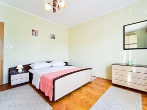 Apartment in Slivnica with Private Pool