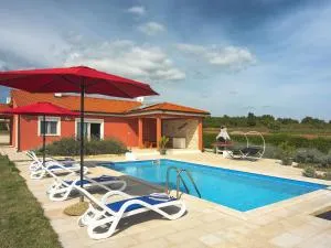 Villa with pool 1 km from the beach - Trget