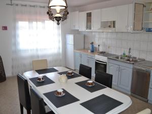 Spacious Sea-Front Apartment in Molat with Sea View