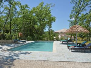 Villas Villa in Montauroux with Pool and Forest Views : photos des chambres