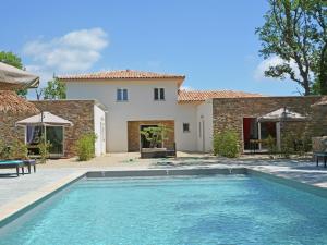 Villas Villa in Montauroux with Pool and Forest Views : photos des chambres