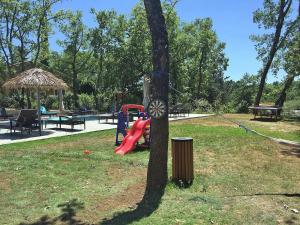 Villas Villa in Montauroux with Pool and Forest Views : photos des chambres